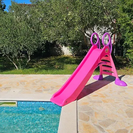 Ivanka Ap D Sa Grijanim Bazenom I Besplatnim Parkingom Apartamento *