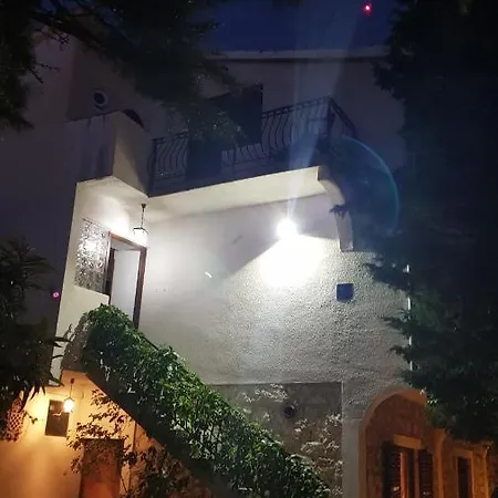 Ivanka Ap D Sa Grijanim Bazenom I Besplatnim Parkingom Apartamento