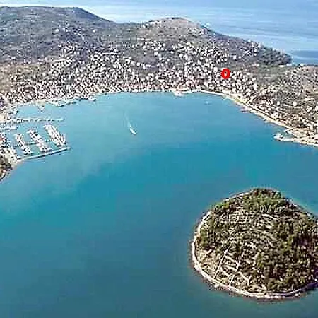 Ivanka Ap D Sa Grijanim Bazenom I Besplatnim Parkingom Apartamento Murter