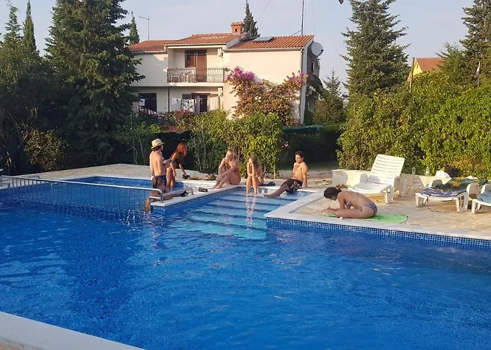 Ivanka Ap D Sa Grijanim Bazenom I Besplatnim Parkingom Apartman