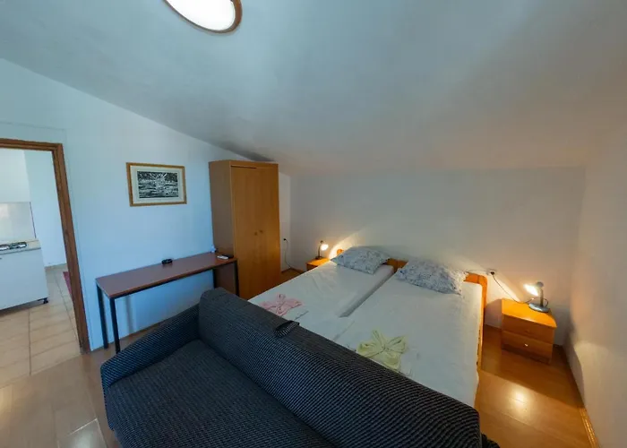 Ivanka Ap D Sa Grijanim Bazenom I Besplatnim Parkingom * Murter