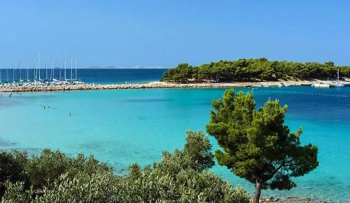 Ivanka Ap D Sa Grijanim Bazenom I Besplatnim Parkingom Apartman