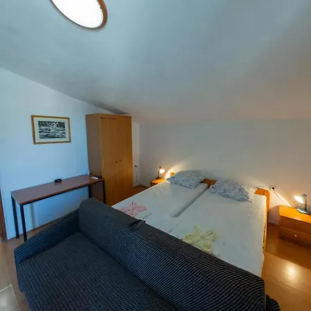 Ivanka Ap D Sa Grijanim Bazenom I Besplatnim Parkingom * Murter