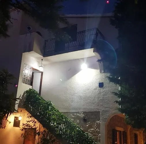 Ivanka Ap D Sa Grijanim Bazenom I Besplatnim Parkingom Apartamento